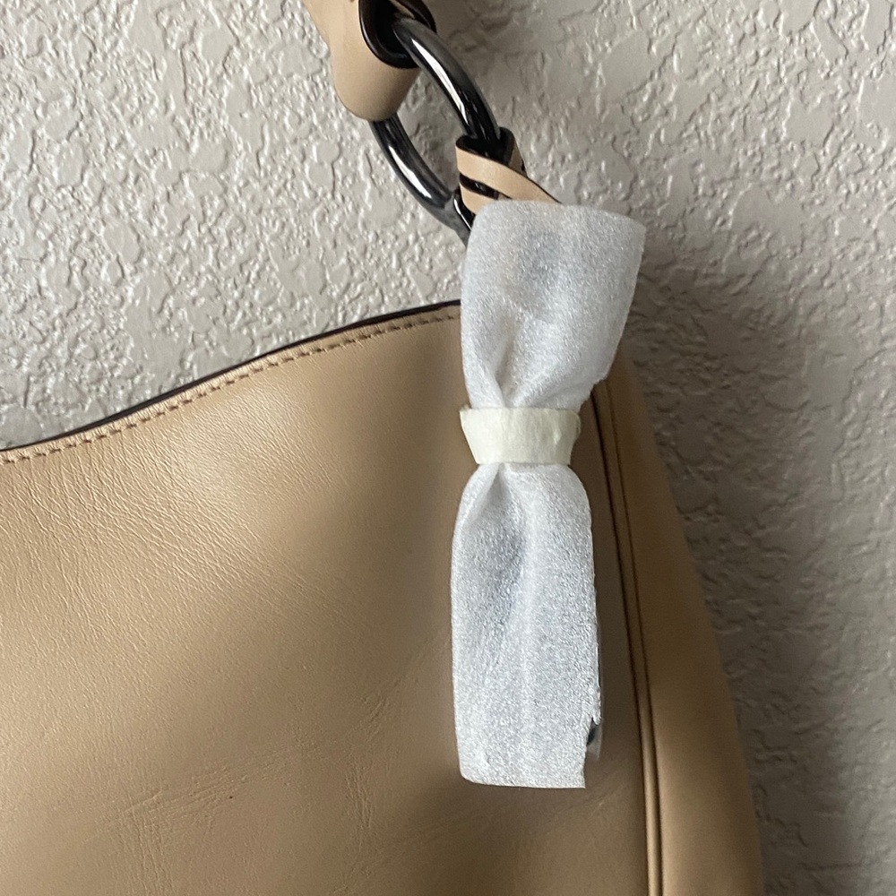 COACH Beachwood Beige Leather Snap NOMAD Hobo Shoulder Bag Purse #36026 - Picture 4 of 16